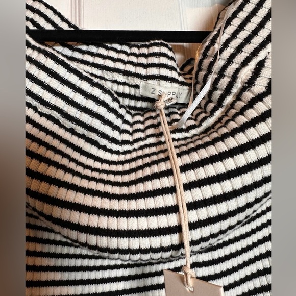 The Birdie Off Shoulder Stripe Top SZ
XL - Picture 5 of 6